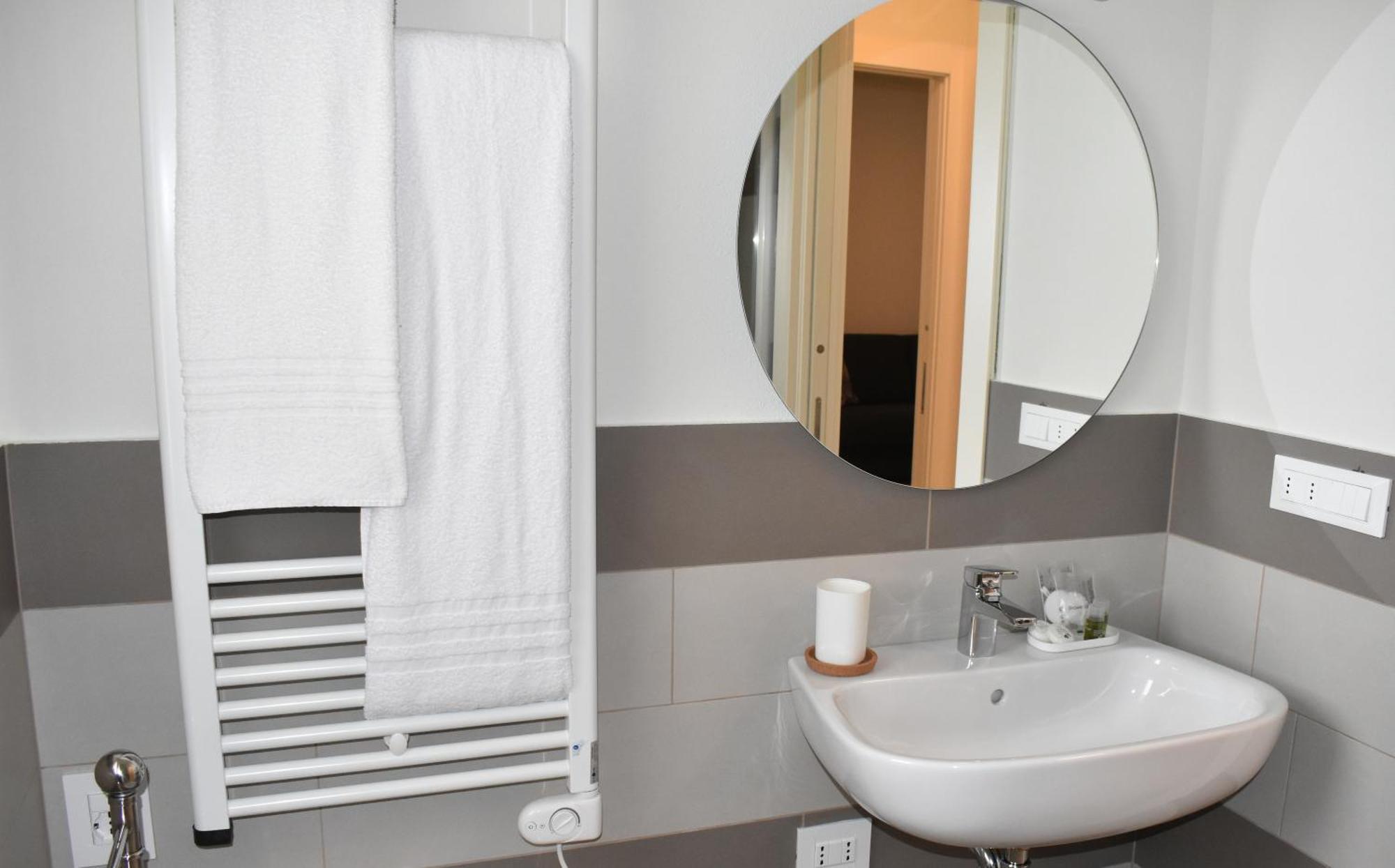 Baia Delle Rose Via Roma 111 Apartman Costa Volpino Kültér fotó