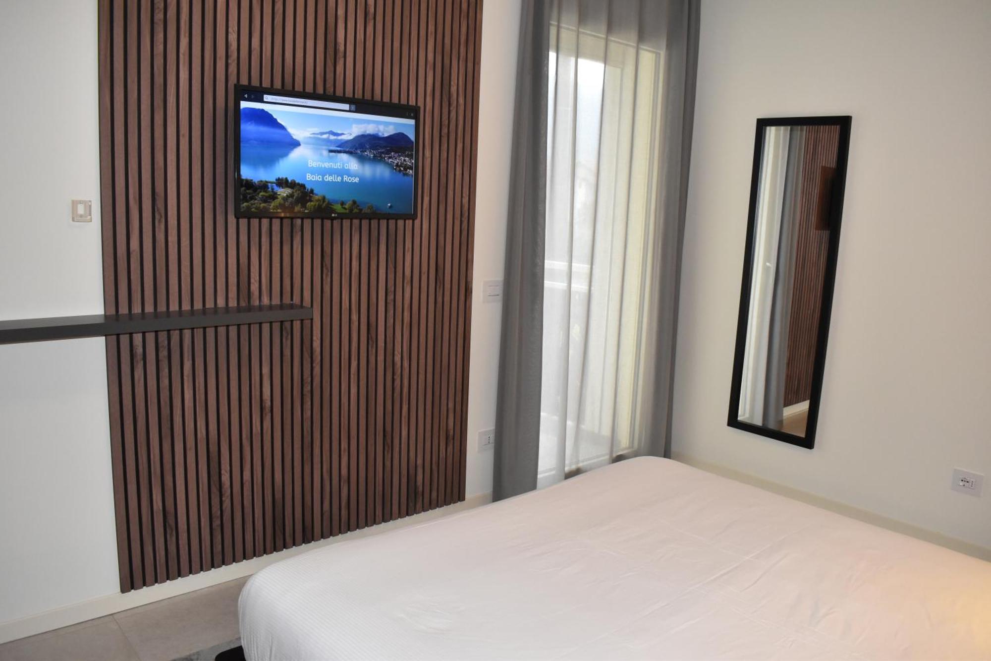 Baia Delle Rose Via Roma 111 Apartman Costa Volpino Kültér fotó