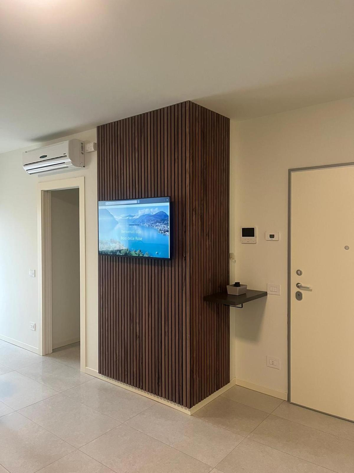 Baia Delle Rose Via Roma 111 Apartman Costa Volpino Szoba fotó