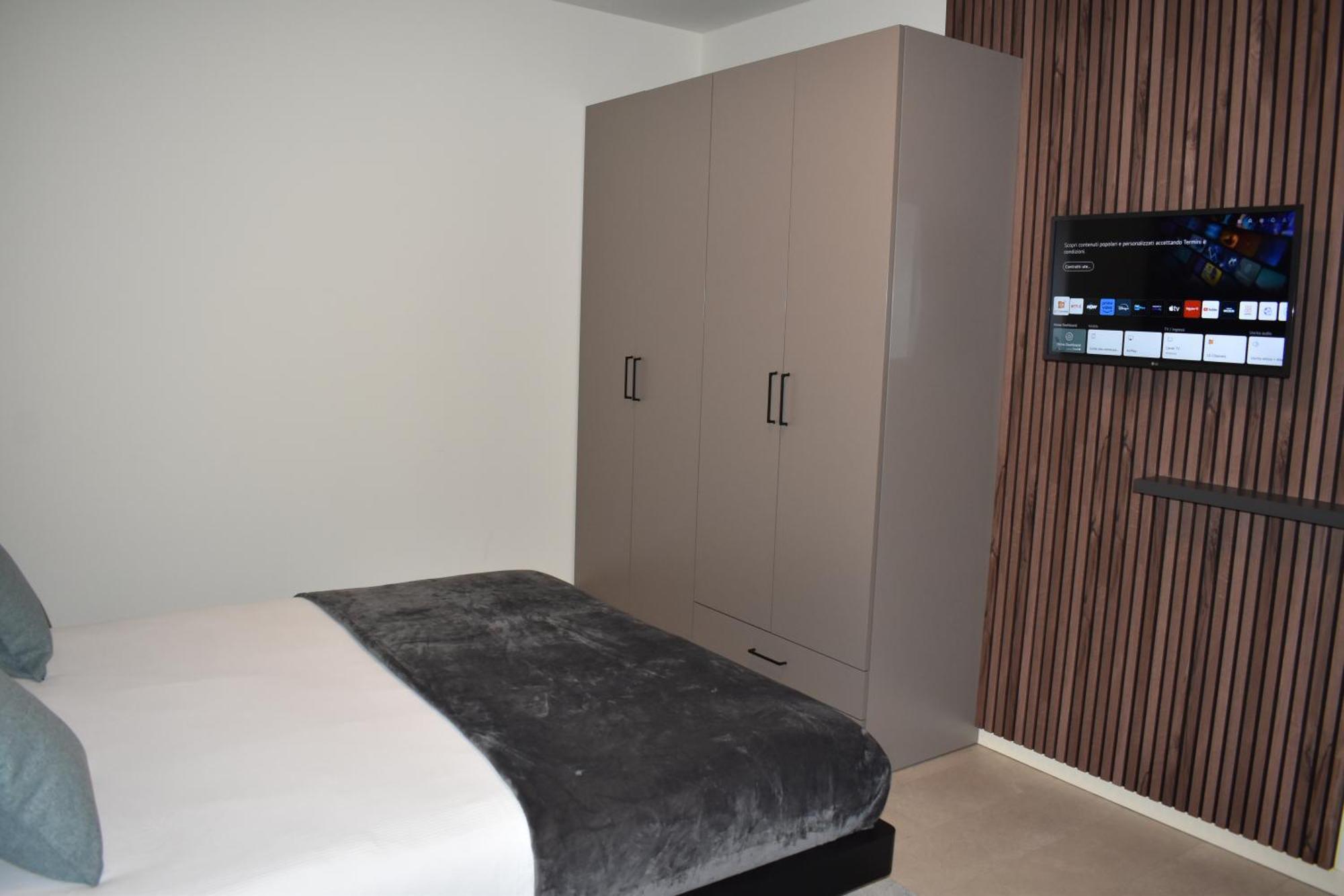 Baia Delle Rose Via Roma 111 Apartman Costa Volpino Kültér fotó