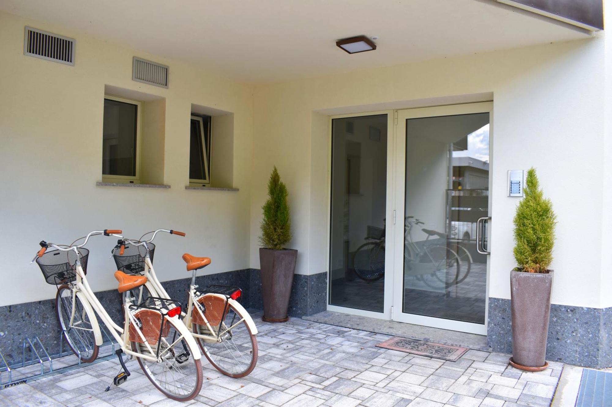 Baia Delle Rose Via Roma 111 Apartman Costa Volpino Kültér fotó